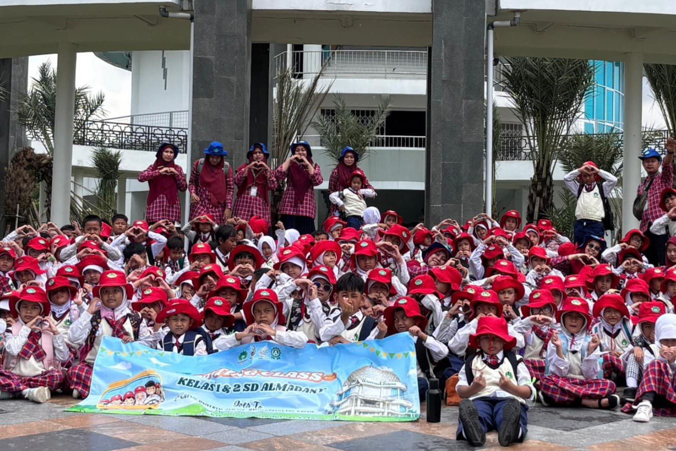 Gresik Universal Science Jadi Ruang Belajar Interaktif bagi Siswa SD Almadany Gresik