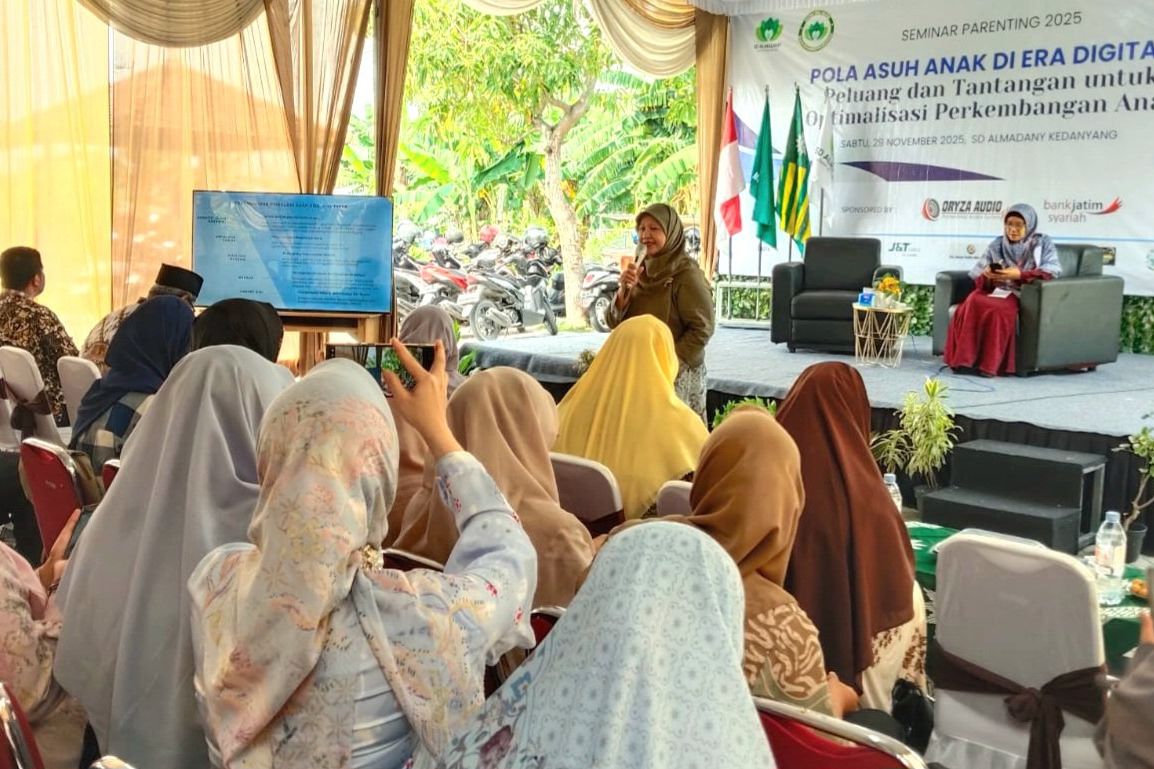 Seminar Parenting SD Almadany Soroti Tantangan Pengasuhan Anak di Era Digital