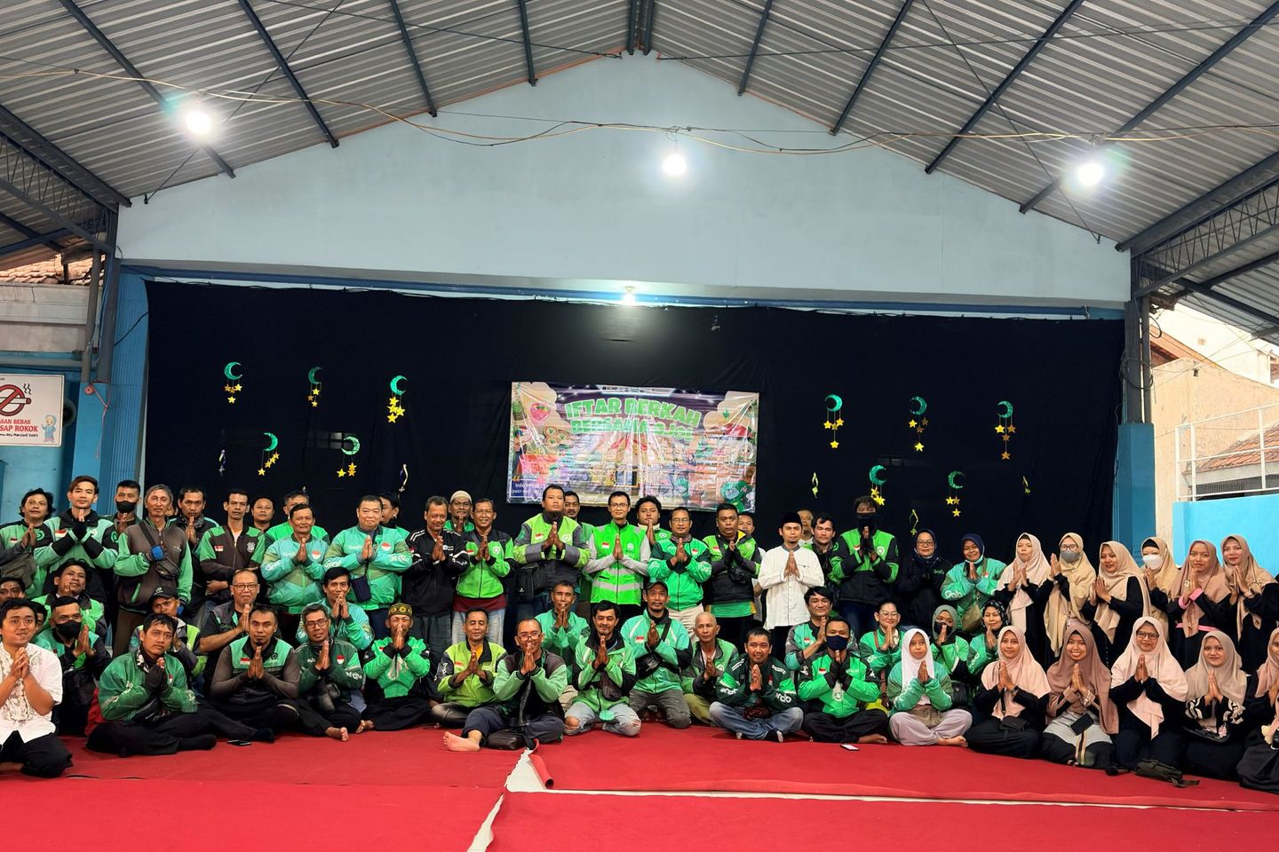 SD Muhammadiyah Plus Mojokerto Ajak Pengemudi Ojol Buka Puasa Bersama