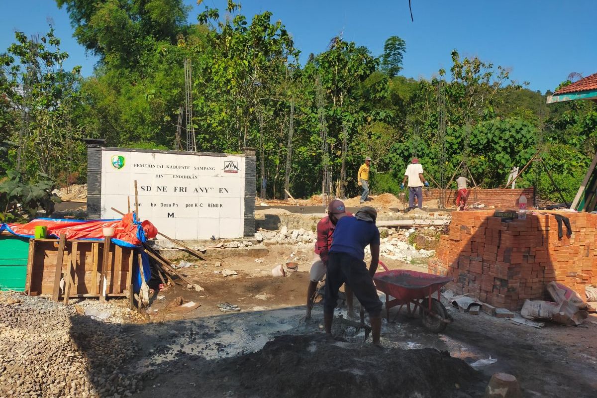 Proyek Rehab SDN Panyepen 3 Sampang Mulai Dikerjakan, Papan Informasi Belum Terpasang