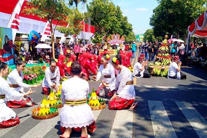 Karnaval Budaya Lokal Meriahkan Peringatan Hari Jadi Kabupaten Situbondo ke 205 