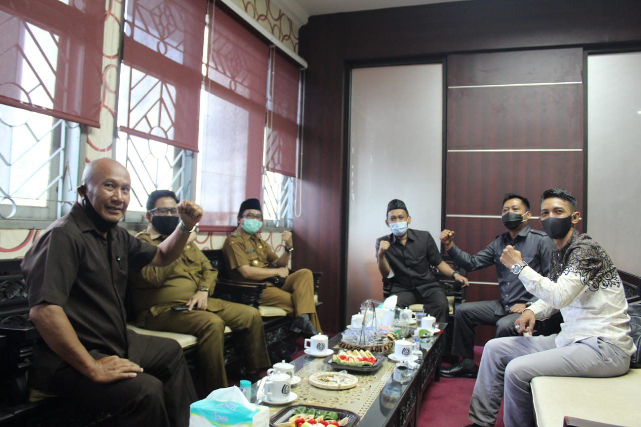 Jadi Plt Bupati Gantikan Faida, Kiai Muqit Awali Dengan Cairkan Hubungan ke DPRD Jember