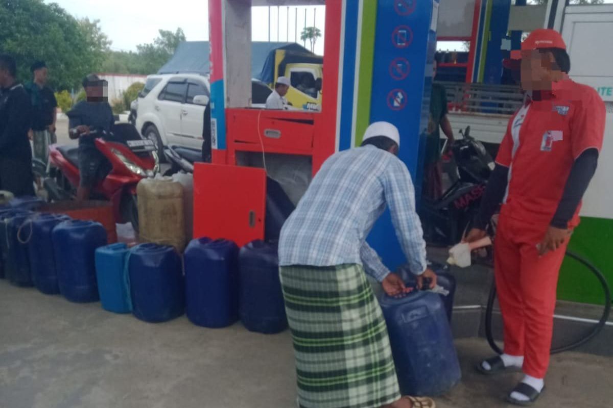 SPBU Panyepen di Sampang Diduga Layani Pembelian Pertalite Pakai Jerigen