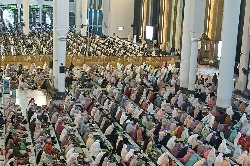 Salat Iduladha di Masjid Al-Akbar Surabaya Diikuti Ribuan Jemaah