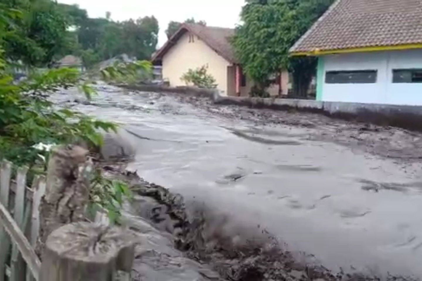 Banjir Bandang Kembali Terjang Dua Desa di Kaki Gunung Ijen Bondowoso 