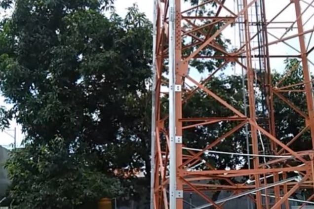 Tak Restui Putrinya Menikah, Bapak Naik Menara Telekomunikasi Hendak Bunuh Diri