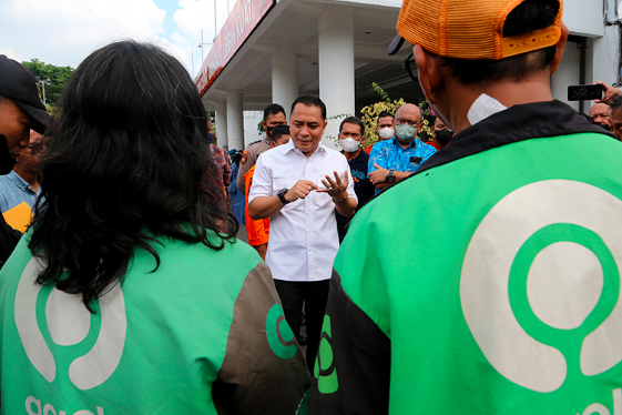 DPRD Jatim Apresiasi Khofifah Bebaskan Pajak Mikrolet dan Ojek Online