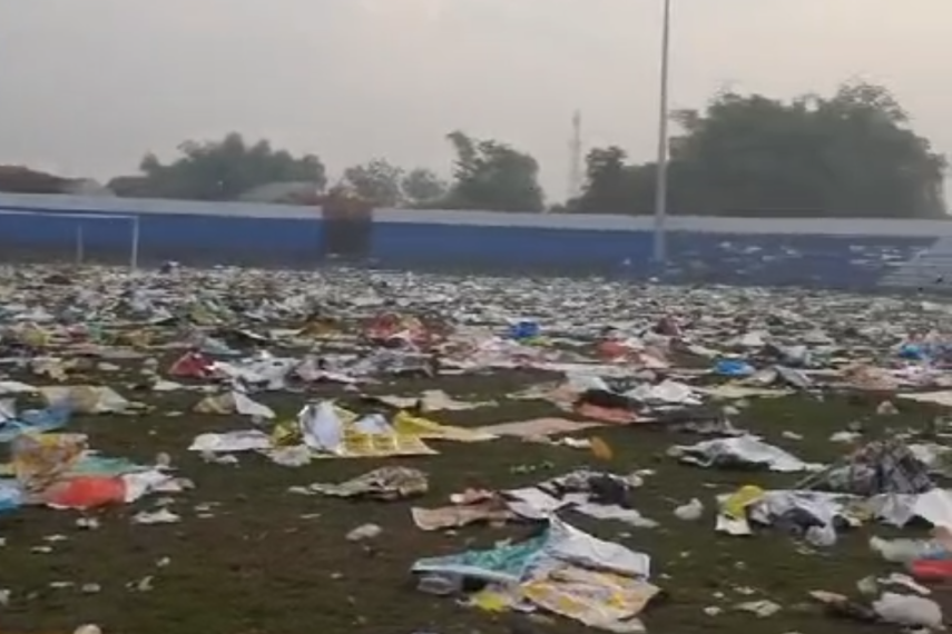 Akan Dipakai Tanding Bola, Stadion Gajah Mada Mojosari Penuh Sampah