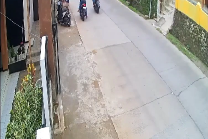 Lupa Melepas Kunci, Motor Matic Dicuri di Depan Balai Desa Belik Mojokerto