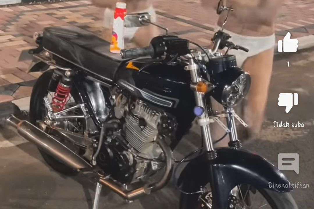 Polisi Selidiki Dua Remaja Naik Motor Berdandan <em>ala</em> Tuyul Pakai Celana Dalam