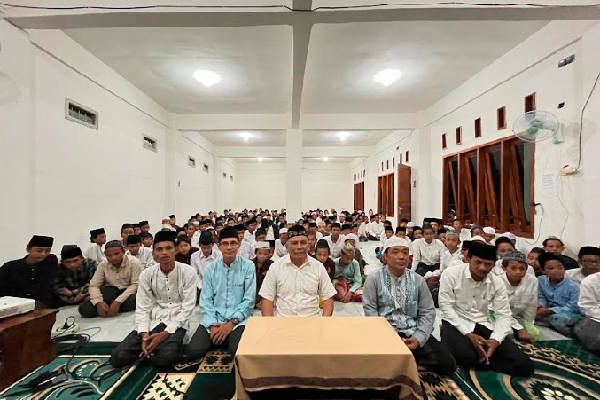 Nuzulul Quran, Anggota DPRD Jatim Sumardi Berdialog dengan Santri di Jombang