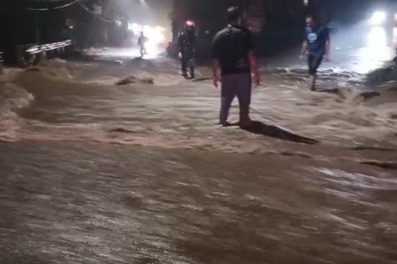BMKG Banyuwangi Imbau Warga Tak Keluar Rumah saat Cuaca Ekstrem