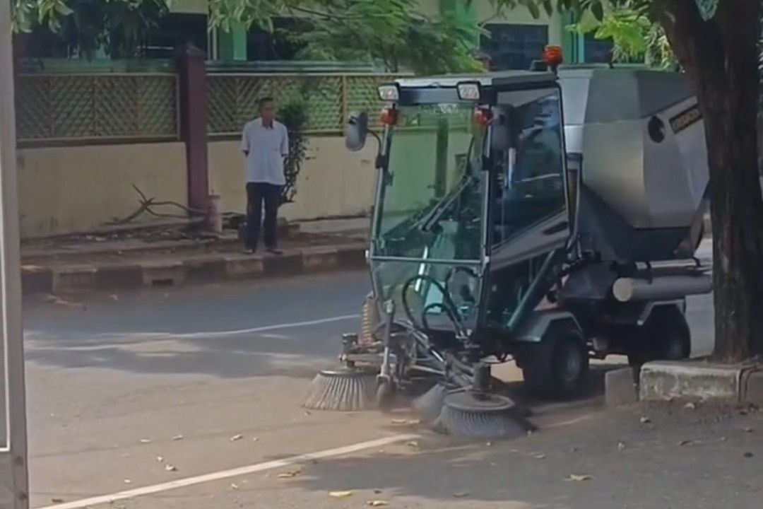 Kendaraan Penyapu Jalan Rp1,1 Miliar Dikritik, Ini Tanggapan Kepala DLHP Tuban