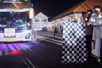 Usai Salat Subuh, Wali Kota Pasuruan Lepas 380 Calon Jemaah Haji Kloter 90