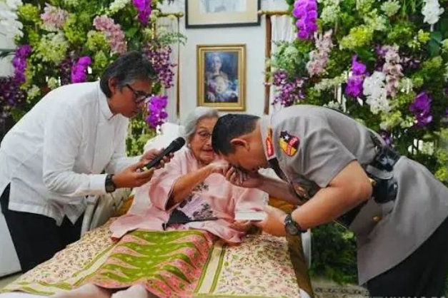 Eyang Meri Istri Jenderal Hoegeng Wafat di Usia 100 Tahun
