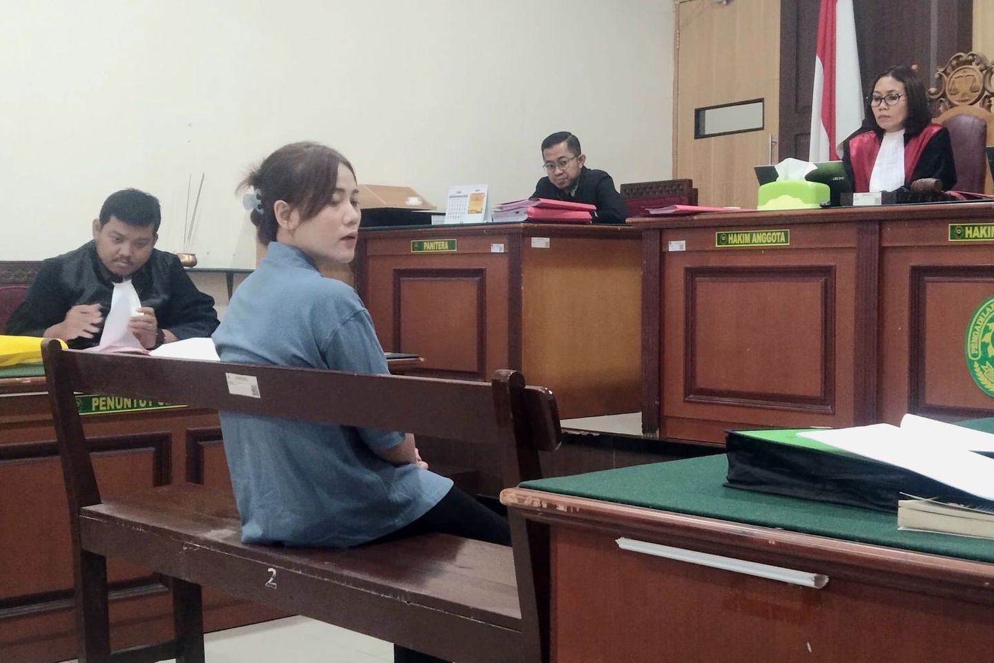 Selebgram Gresik Rista Prisilia Menangis di Sidang