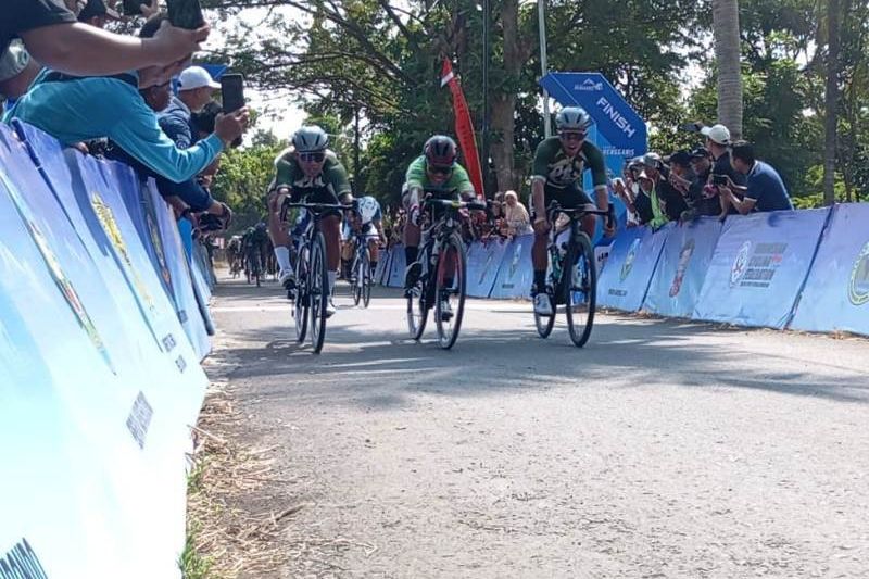 Ratusan Pembalap Adu Cepat di <em>Tour de Rengganis</em> Situbondo 2024