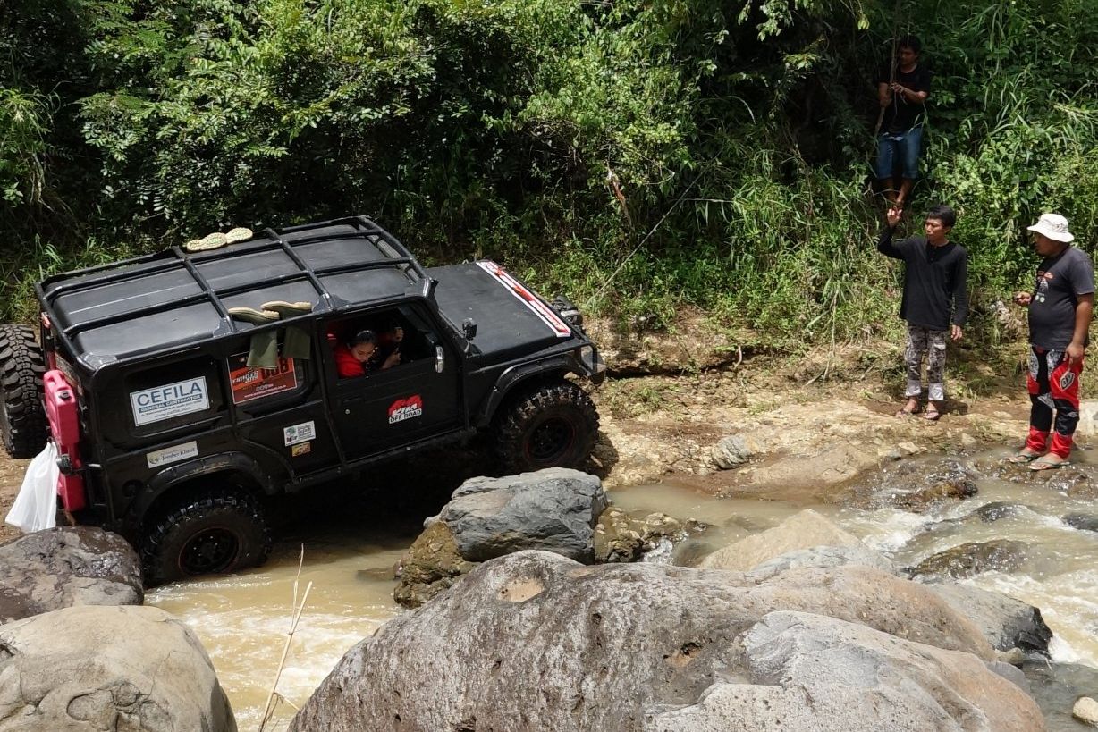 Memacu Waktu, Melintasi Batu