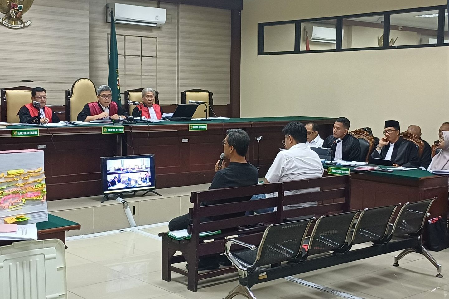 Saksi Akui Pernah Disuruh Aris Mukiyono Ambil Uang dalam Kasus Pungli ESDM Jatim