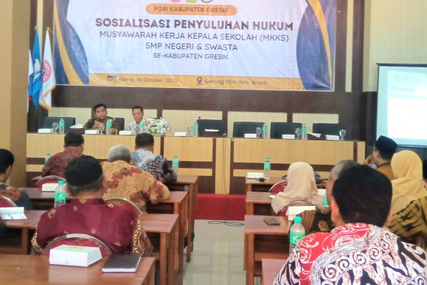 PGRI Gresik Gandeng Kejari Beri Penyuluhan Hukum bagi Kepala Sekolah