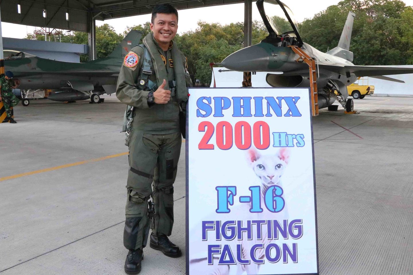 Bambang “Sphinx”  Raih 2000 Jam Terbang dengan F-16