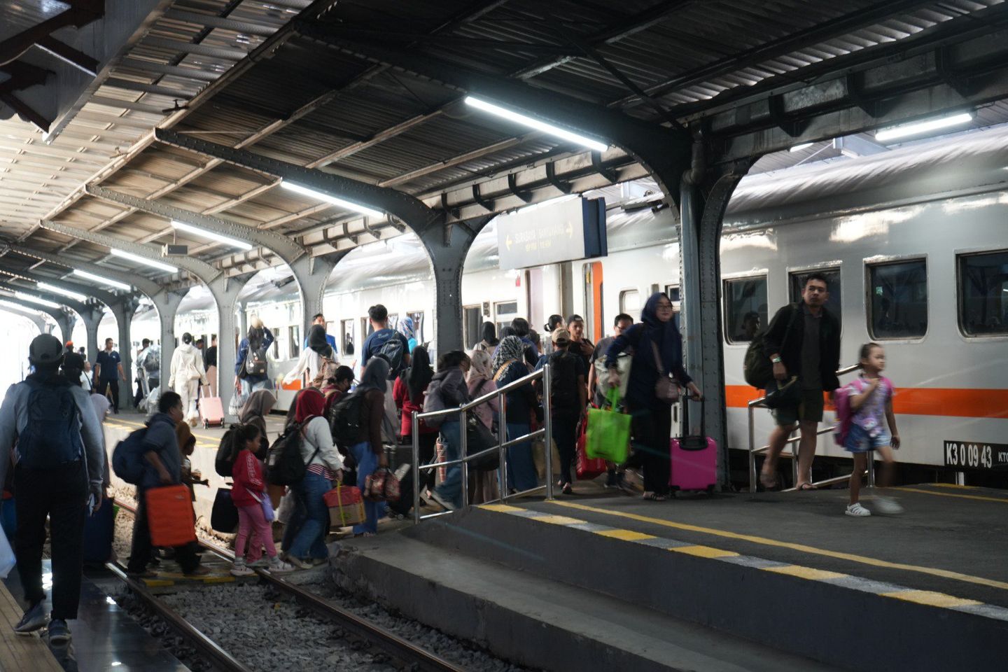Daop 9 Jember Catat Lonjakan Penumpang Kereta Api Selama Angkutan Nataru 2025/2026