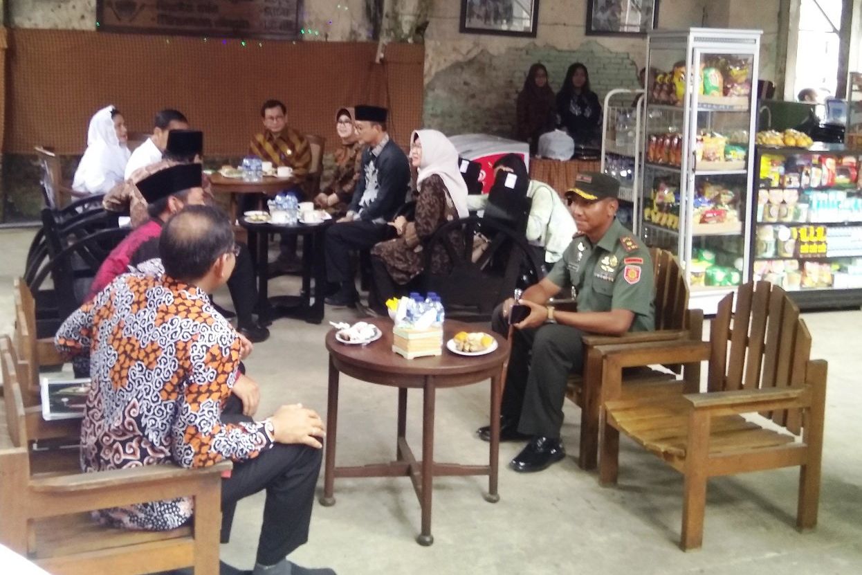 Kunjungi Jawa Timur, Jokowi Mampir Ngopi di Ngawi
