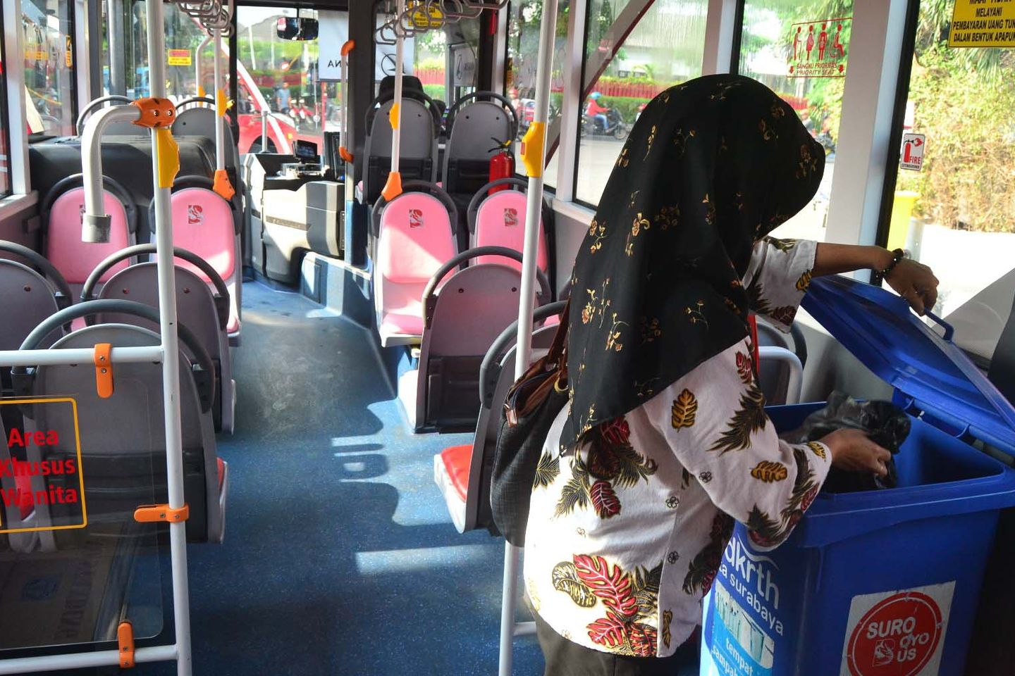 Suroboyo Bus dengan Fasilitas Baru Diluncurkan