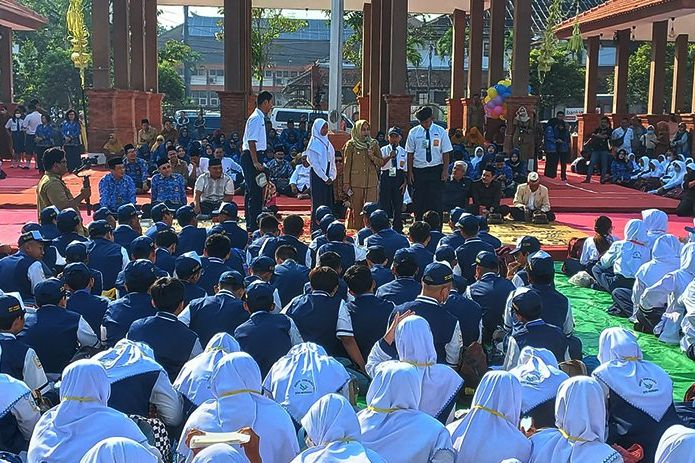 Hari Pertama Masuk Sekolah Ajaran Baru 2023/2024, 2.700 Pelajar se-Kota Mojokerto Gelar Doa Bersama