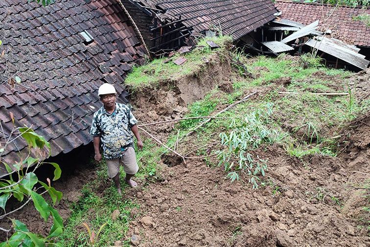 Curah Hujan Tinggi, Tanah Longsor Hingga Banjir Terjadi di Ponorogo 