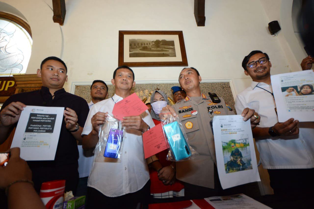 Penghina Risma Ditangkap, Pemilik Akun Menangis dan Minta Maaf