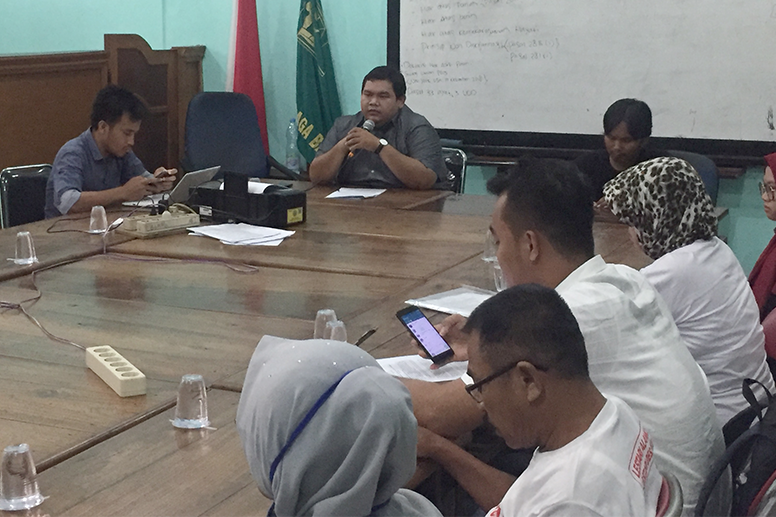 Warga Banyuwangi Tolak Tambang Mulai Aksi di Depan Kantor Gubernur 