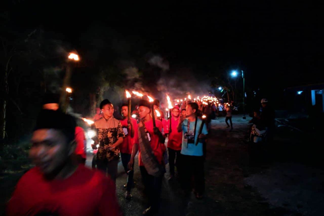 Serunya Malam Takbiran Berhias 1.001 Obor di Ponorogo