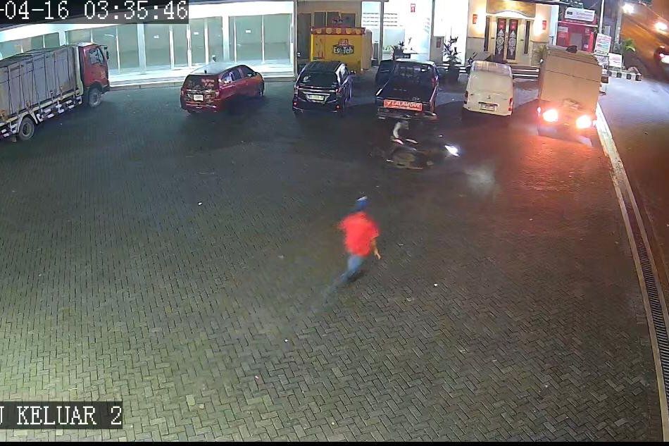 Terekam CCTV, Percobaan Pencurian di SPBU Jatipasar Mojokerto Digagalkan Petugas