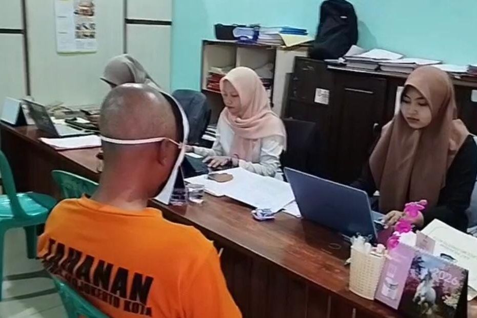 Bertahun-tahun Cabuli Anak Tiri, Pria 53 Tahun Dibekuk Polres Mojokerto Kota