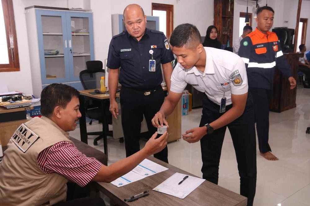 Prioritaskan Keselamatan Penumpang, Petugas PT KAI Daop 7 Madiun Jalani Tes Urine