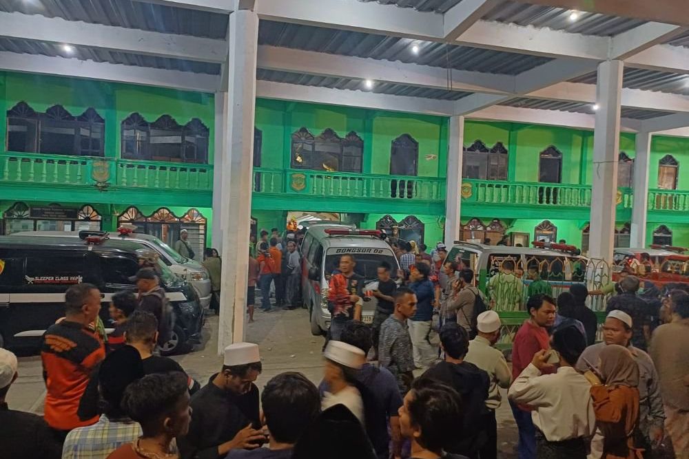 Suara Bangunan Ponpes Al Khoziny Ambruk Dikira Kereta Api yang Melintas