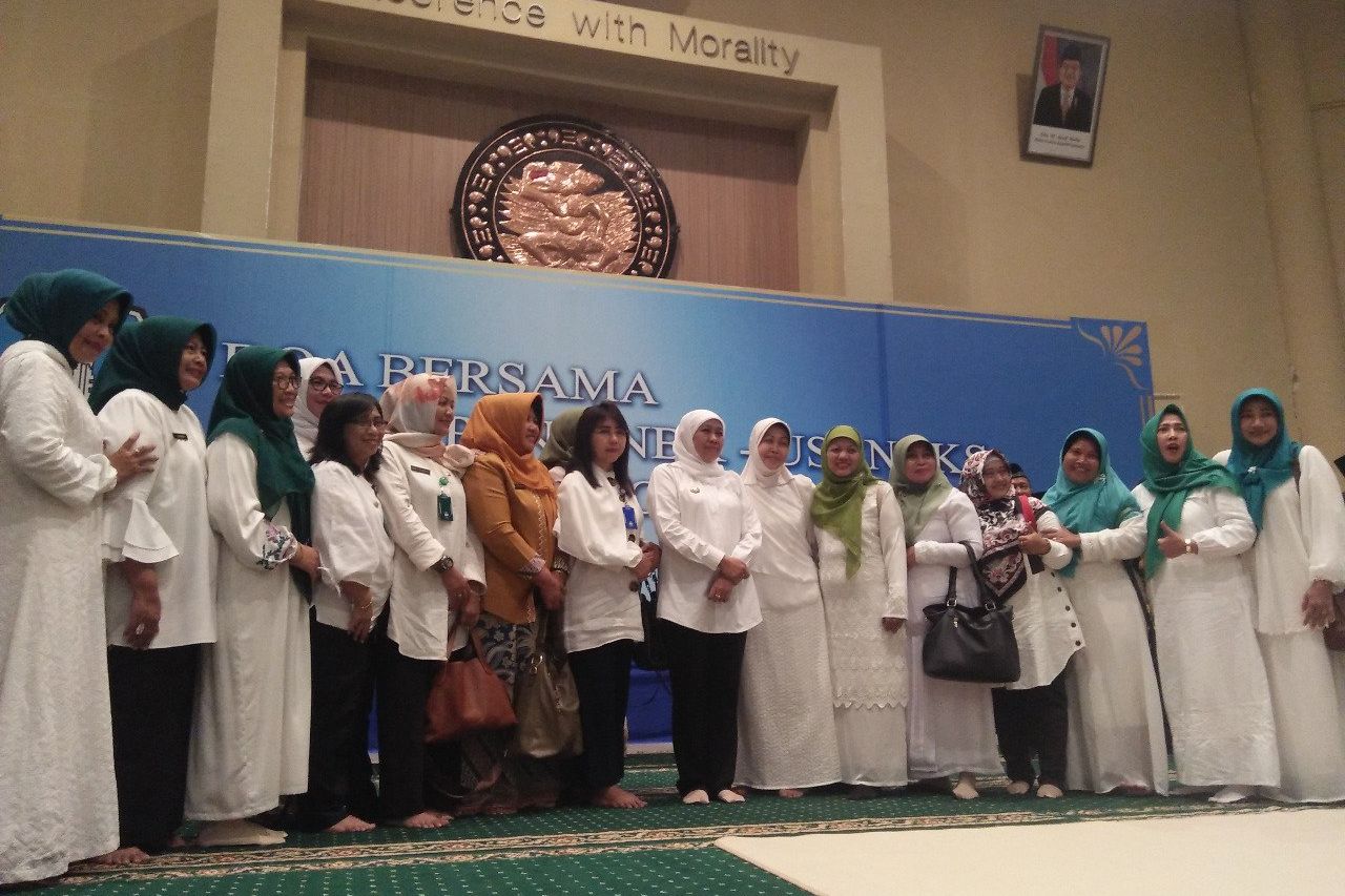 Pesan Khofifah Saat Doa Bersama Jelang UNBK