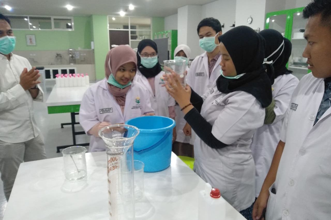 Mahasiswa Kedokteran Unusa Ciptakan <em>Hand Sanitizer</em>