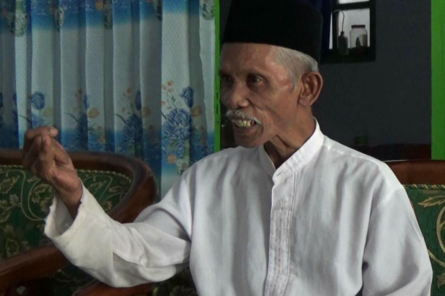 Jemaah Aboge Probolinggo Tentukan Salat Id Berdasarkan Kitab Mujarobat
