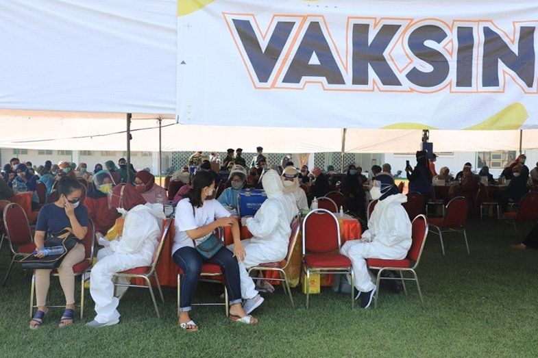 19 Ribu Lebih Warga Surabaya Dapat Vaksin AstraZeneca Dosis Kedua di Lapangan Thor