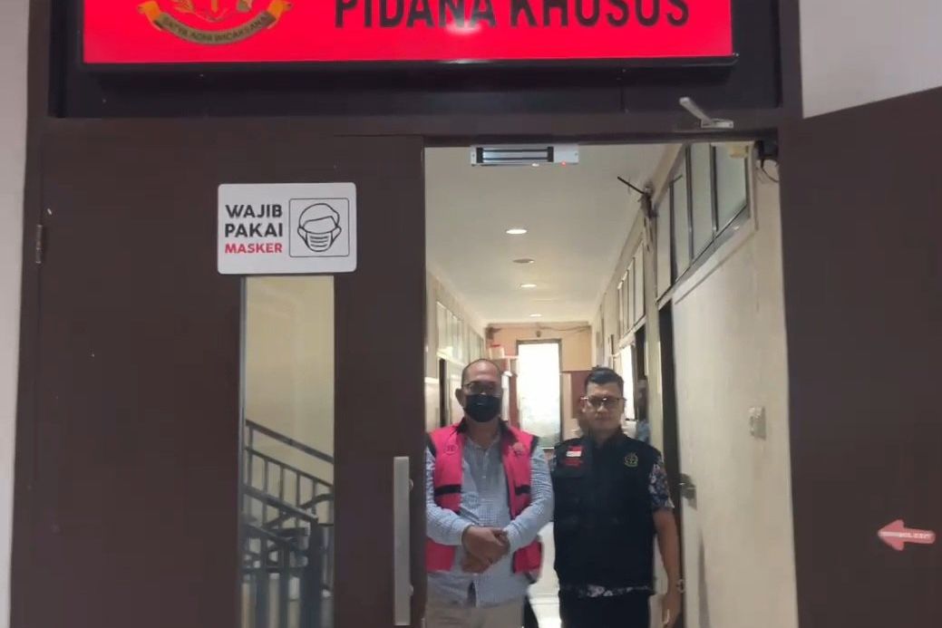 Tak Bayar Sewa Lahan PT KAI untuk Usaha, Warga Pacarkeling Ditahan Kejari Surabaya