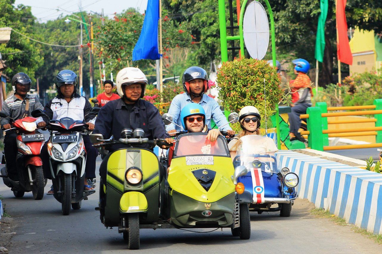 Kemeriahan Wisata Naik Vespa di Situbondo