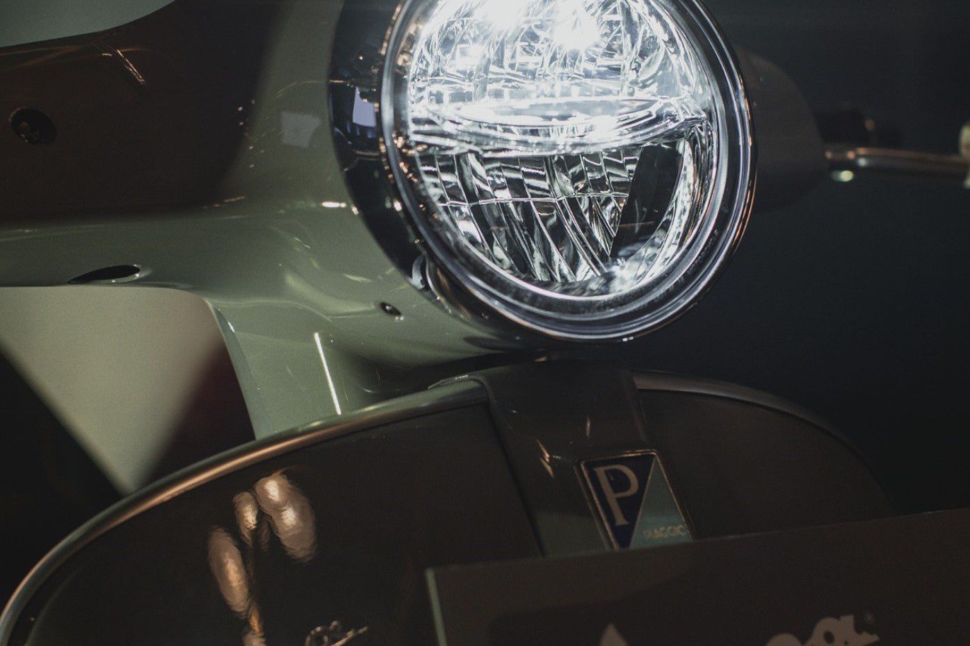 Vespa Hadirkan Kendaraan Futuristik dan Revolusioner