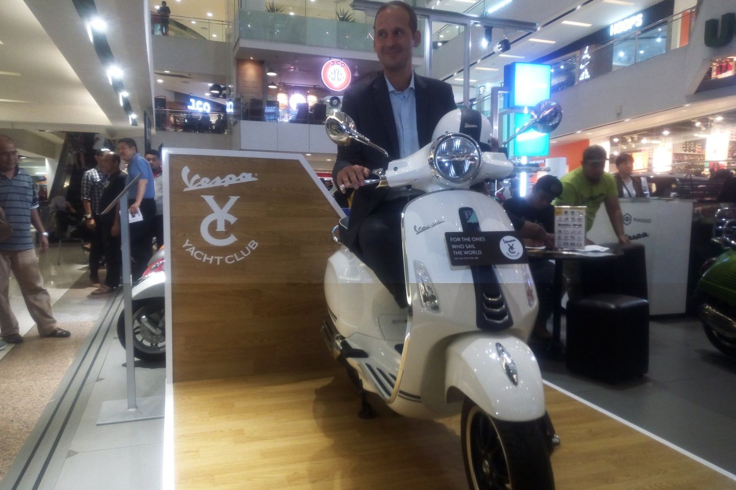 Vespa Primavera Yacht Club Ditarget Terjual 150 Unit