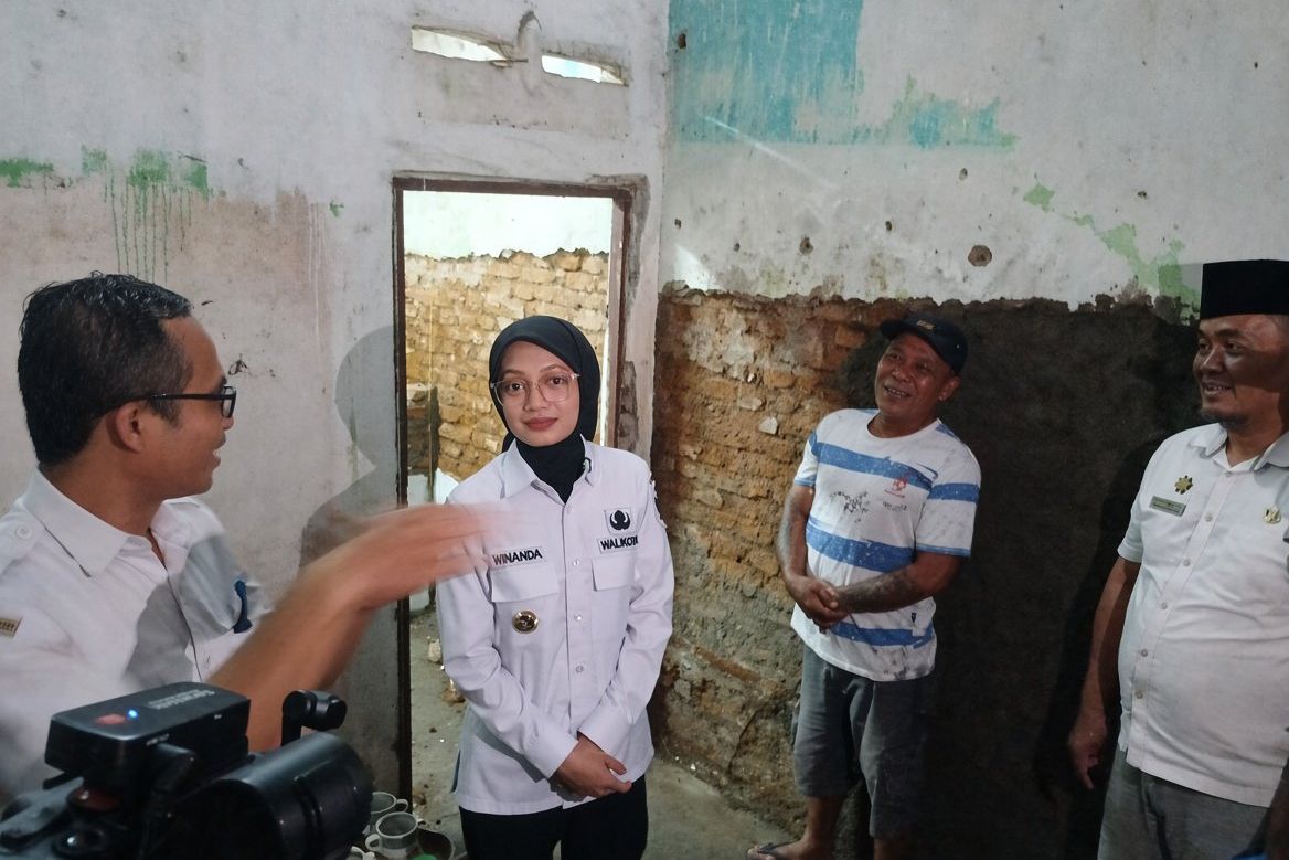 Bedah Rumah di Kediri, Dua Warga Terima Bantuan dari Pemkot