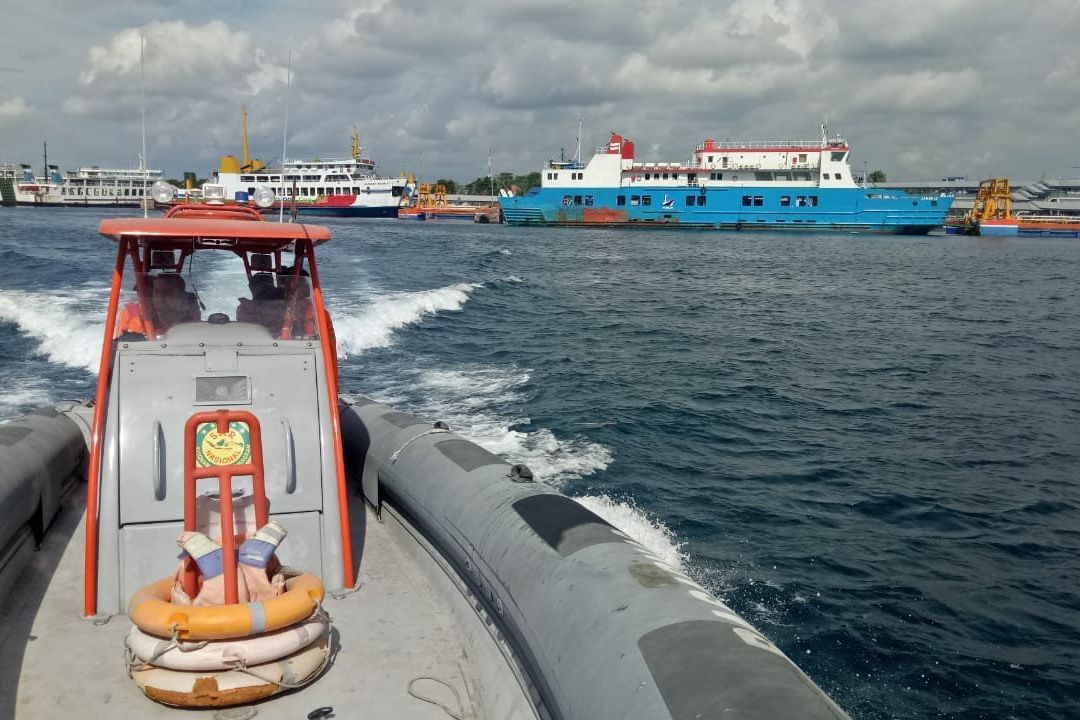 Berikan Rasa Nyaman Bagi Pemudik, Tim SAR Lakukan Patroli di Selat Bali