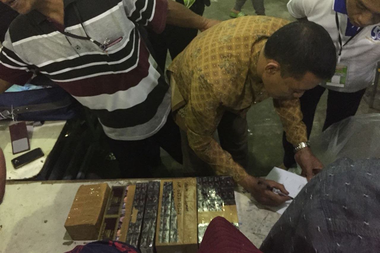 Tujuh Koper Berisi Rokok Diamankan Bea Cukai di Asrama Haji Sukolilo