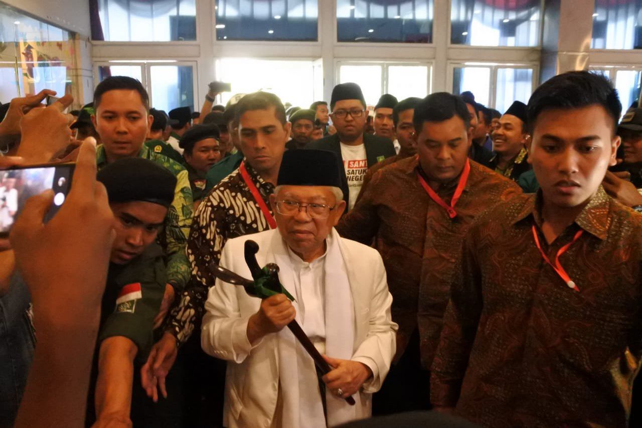 Ini Jenis Keris yang Didekap Ma’ruf Amin