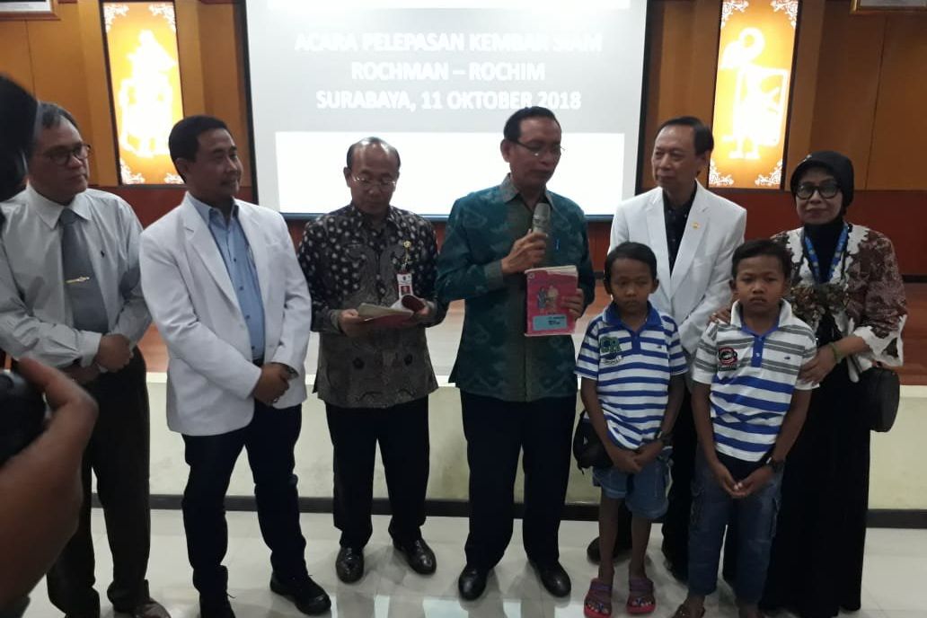 Unair Jamin Beasiswa si Kembar asal Jombang
